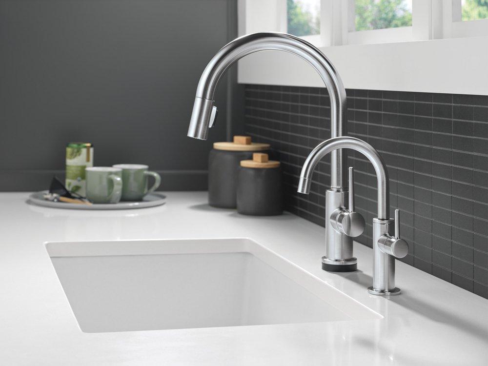 Single Handle Pull Down Kitchen Faucet with Touchless or Touch Activation in Arctic Stainless 