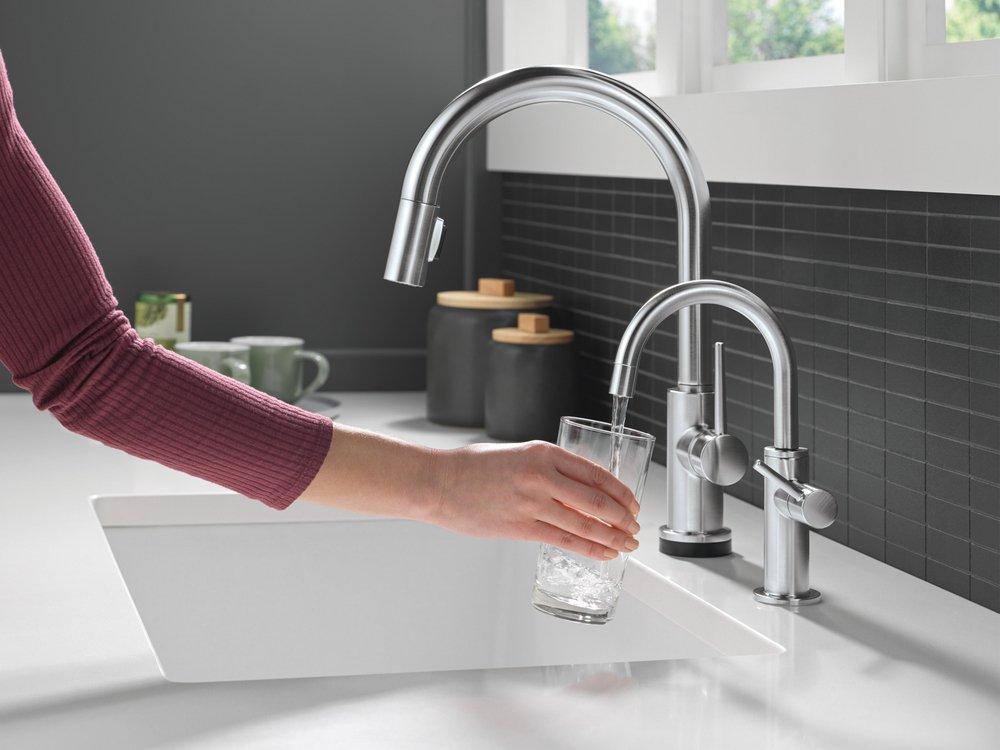 Single Handle Pull Down Kitchen Faucet with Touchless or Touch Activation in Arctic Stainless 