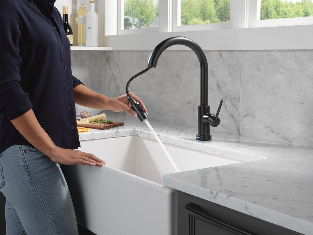 Single Handle Pull Down Touchless Kitchen Faucet with Touch and Voice Activation in Matte Black 