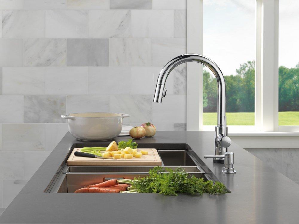 Single Handle Pull Down Kitchen Faucet with Touch and Voice Activation in Chrome 