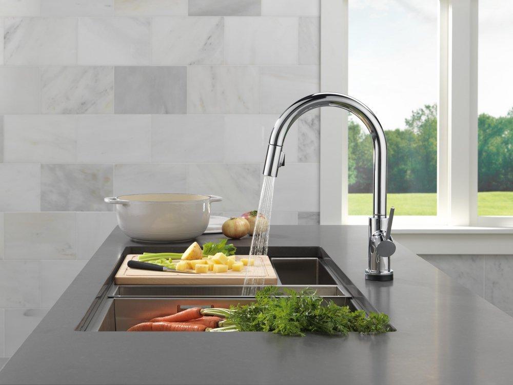 Single Handle Pull Down Kitchen Faucet with Touch and Voice Activation in Chrome 