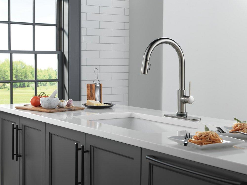 Single Handle Pull Down Kitchen Faucet with Touch and Voice Activation in Black Stainless 