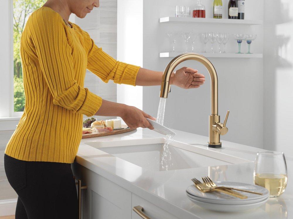 Single Handle Pull Down Kitchen Faucet with Touch and Voice Activation in Champagne Bronze 