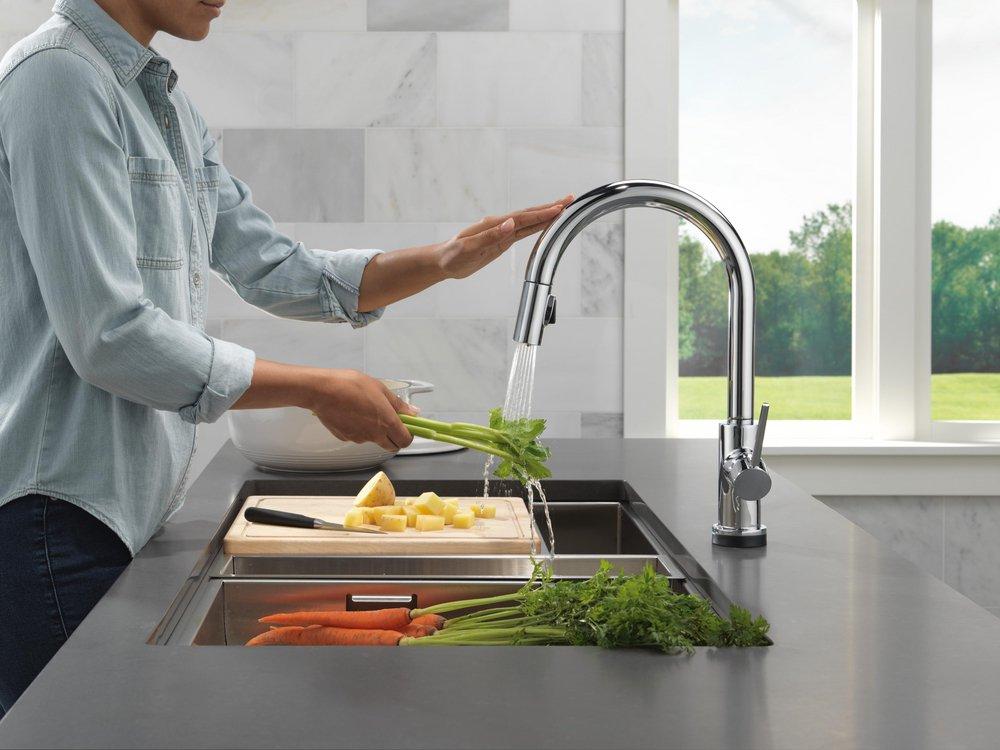 Single Handle Pull Down Kitchen Faucet with Touch and Voice Activation in Chrome 