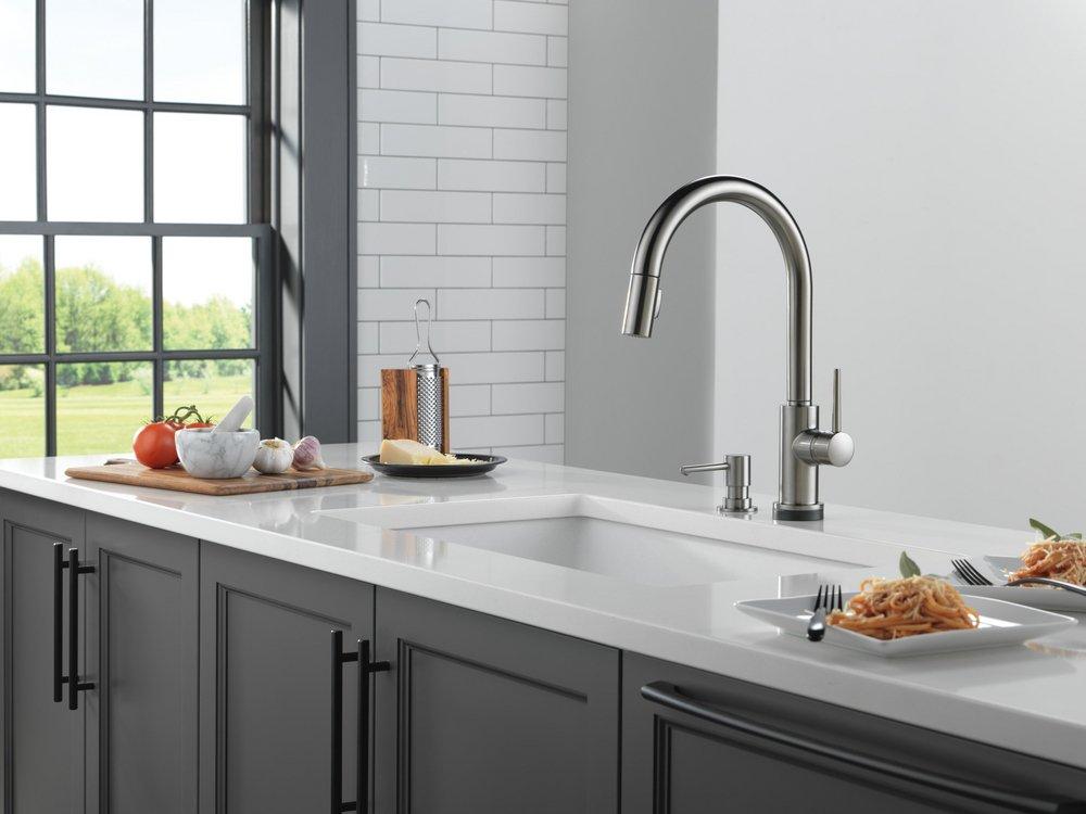 Single Handle Pull Down Kitchen Faucet with Touch and Voice Activation in Black Stainless 