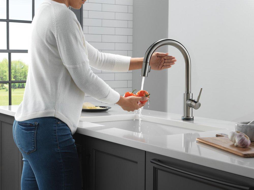 Single Handle Pull Down Kitchen Faucet with Touch and Voice Activation in Black Stainless 