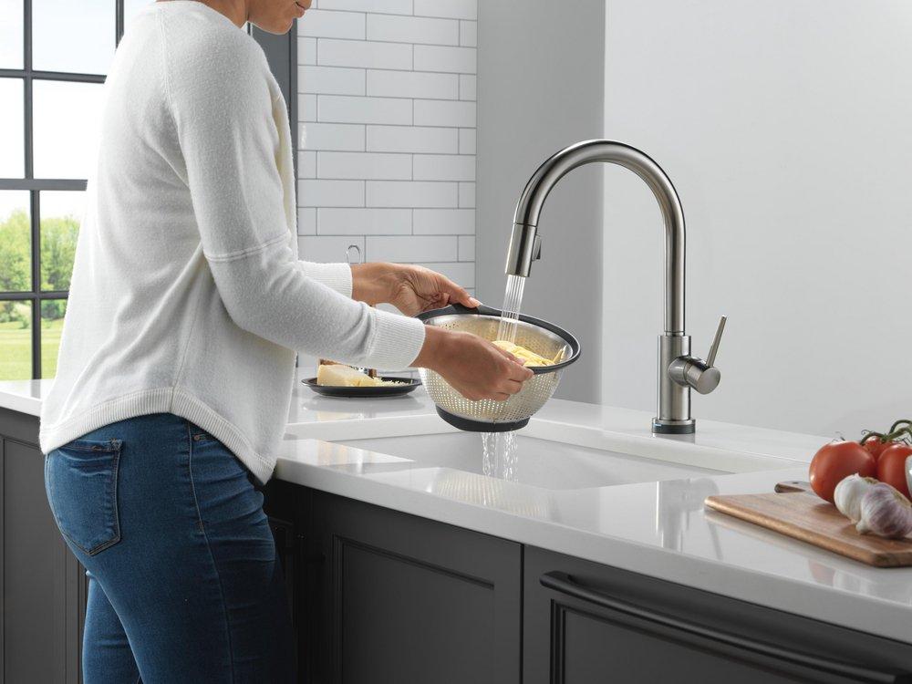 Single Handle Pull Down Kitchen Faucet with Touch and Voice Activation in Black Stainless 