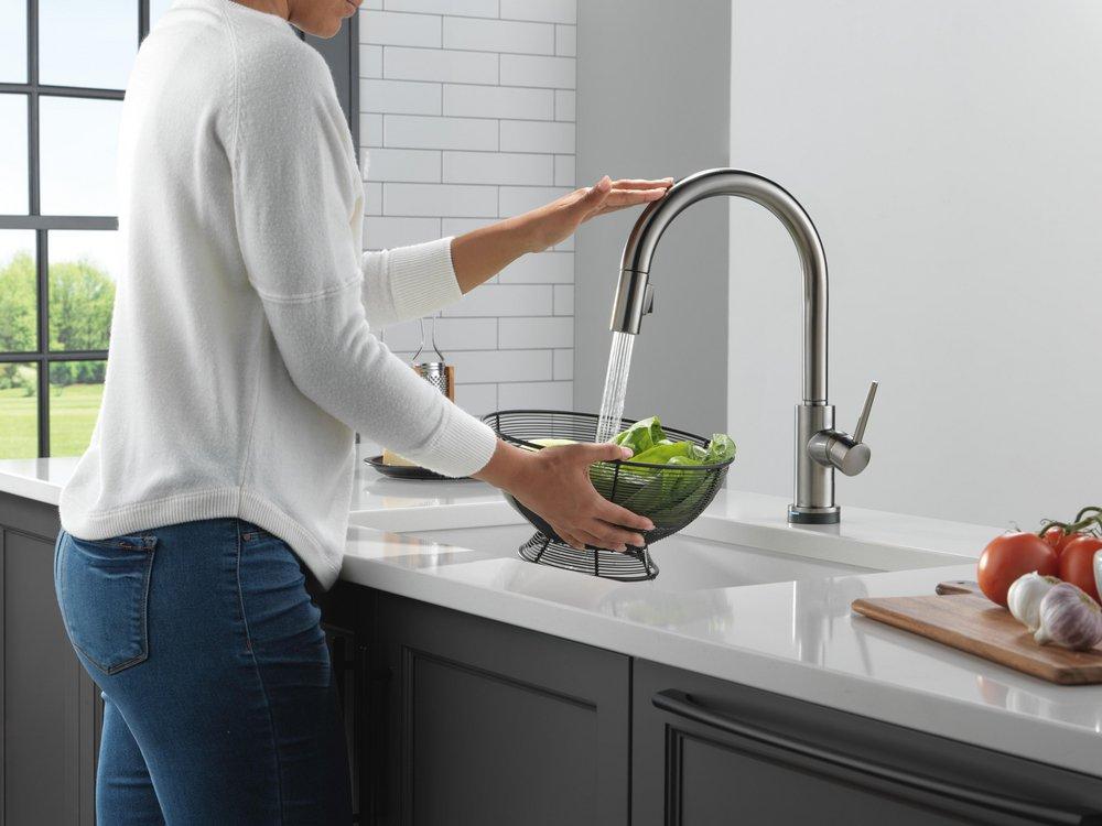 Single Handle Pull Down Kitchen Faucet with Touch and Voice Activation in Black Stainless 