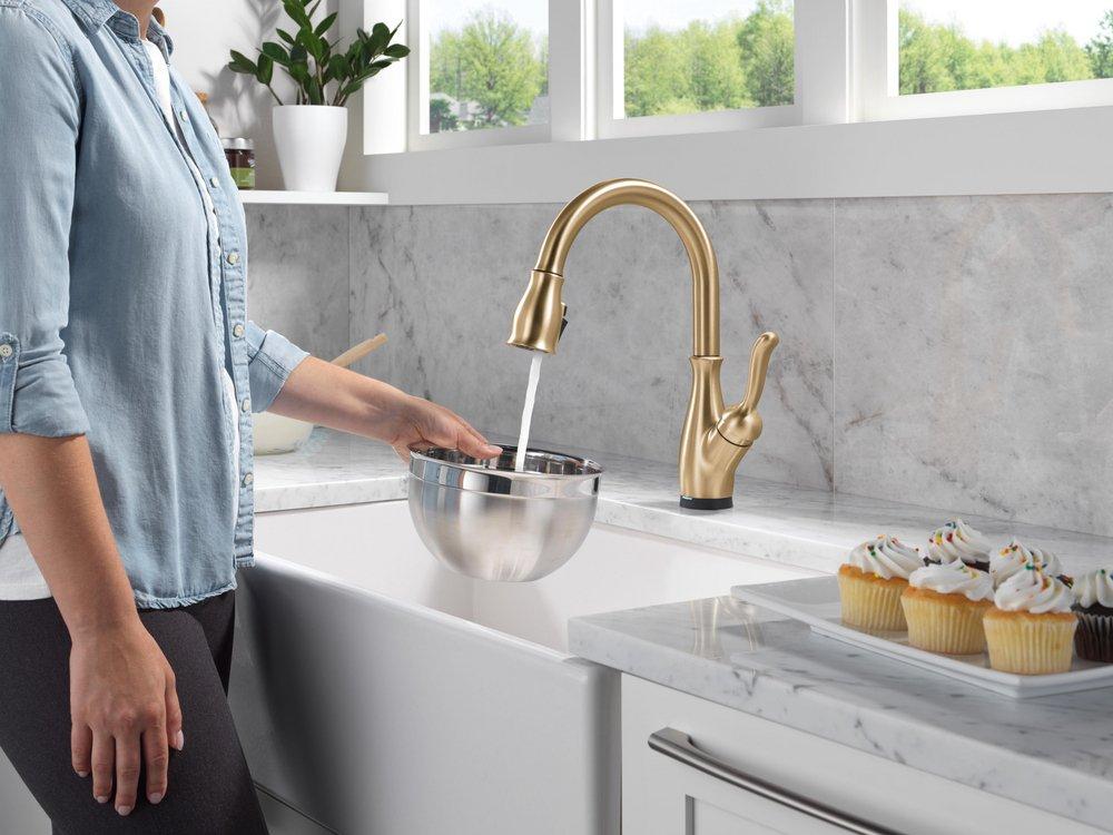 Single Handle Pull Down Touchless with Touch Activation Kitchen Faucet in Venetian Bronze 