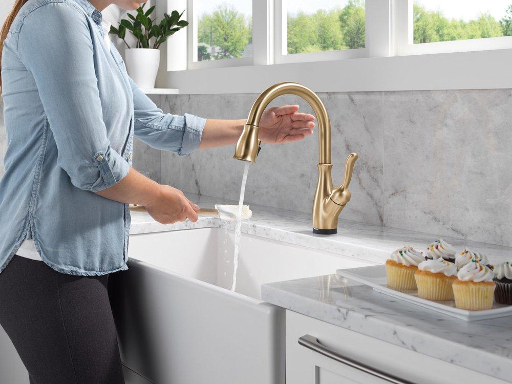 Single Handle Pull Down Touchless with Touch Activation Kitchen Faucet in Venetian Bronze 