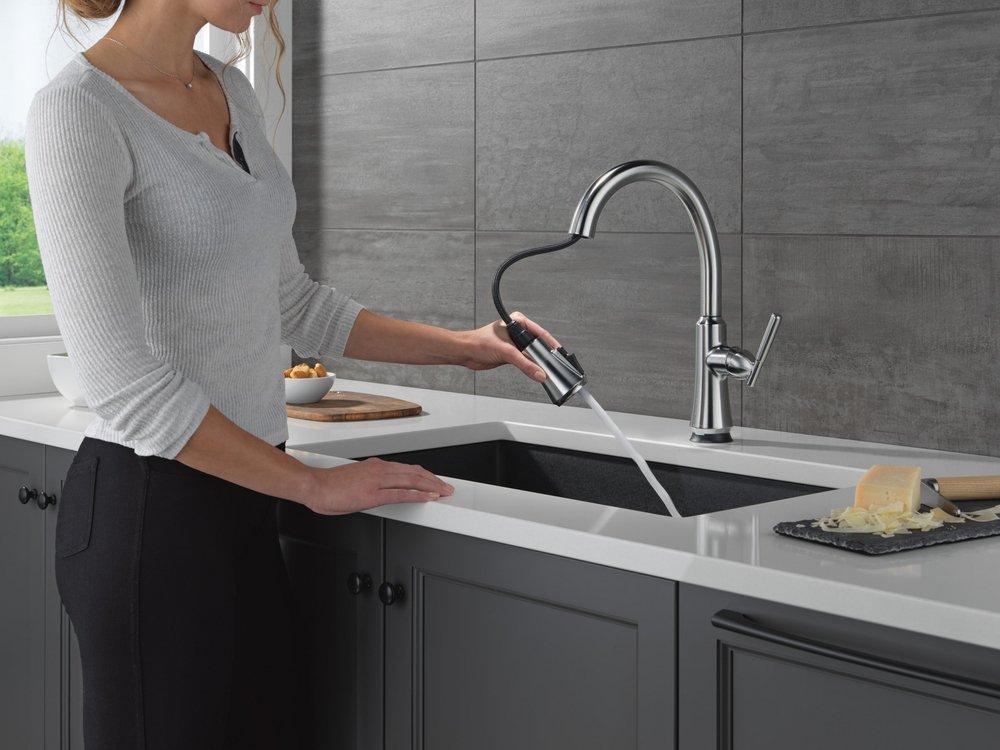Single Handle Pull Down Touchless Kitchen Sink Faucet in Arctic Stainless 