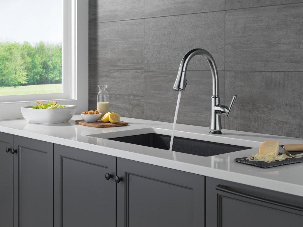 Single Handle Pull Down Touchless Kitchen Sink Faucet in Arctic Stainless 