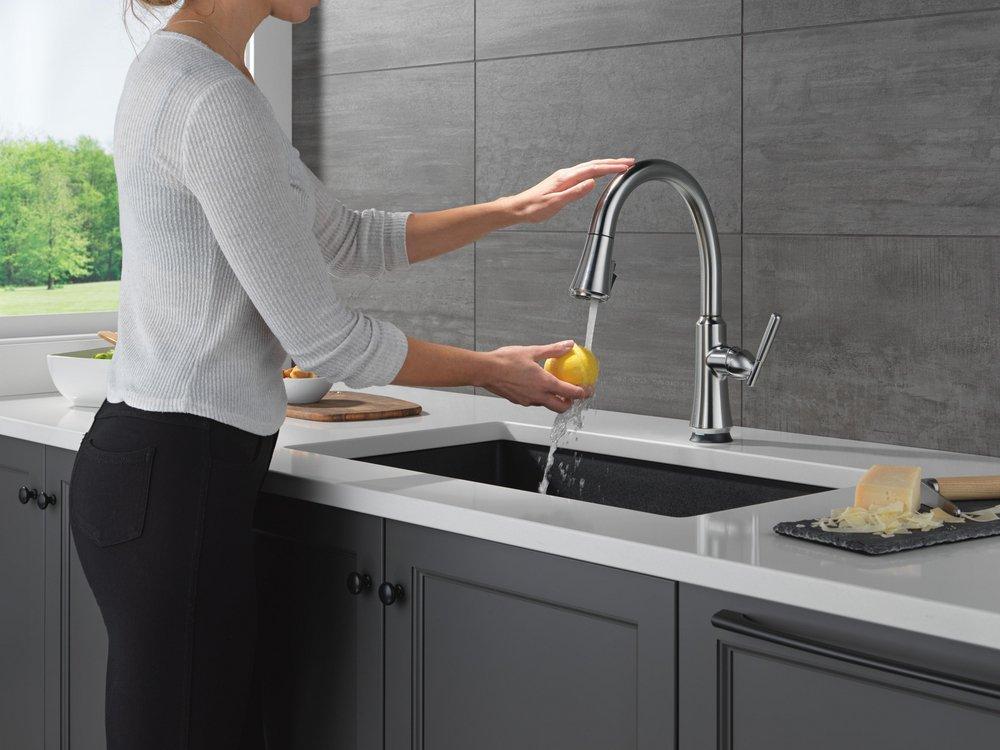 Single Handle Pull Down Touchless Kitchen Sink Faucet in Arctic Stainless 
