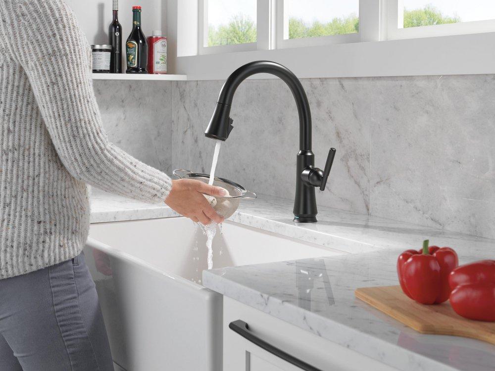 Single Handle Pull Down Touchless Kitchen Faucet with Touch and Voice Activation in Matte Black 