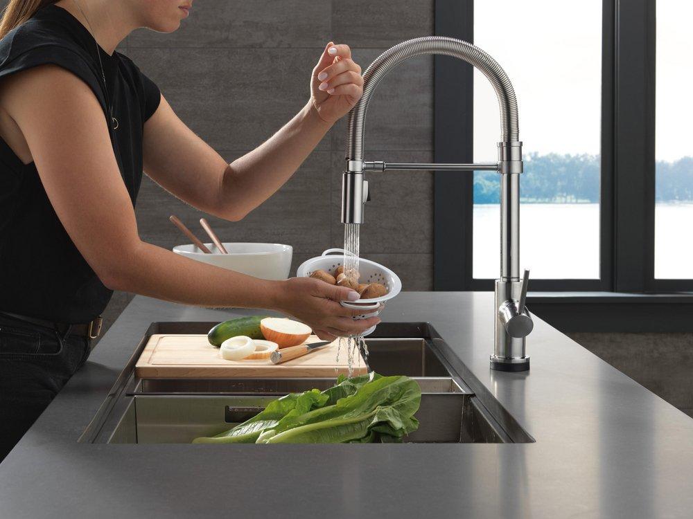 Single Handle Pull Down Kitchen Faucet with Touchless or Touch Activation in Arctic Stainless 