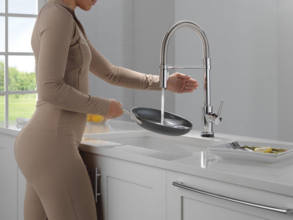 Single Handle Pull Down Kitchen Faucet with Touch Activation in Chrome 