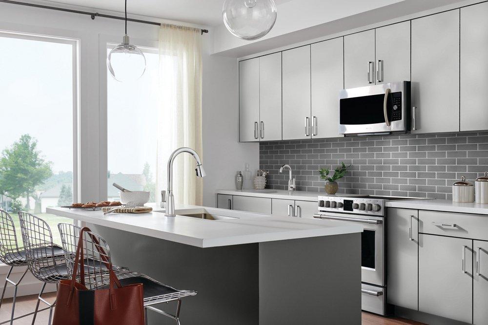 Single Handle Pull Down Kitchen Faucet in Chrome 
