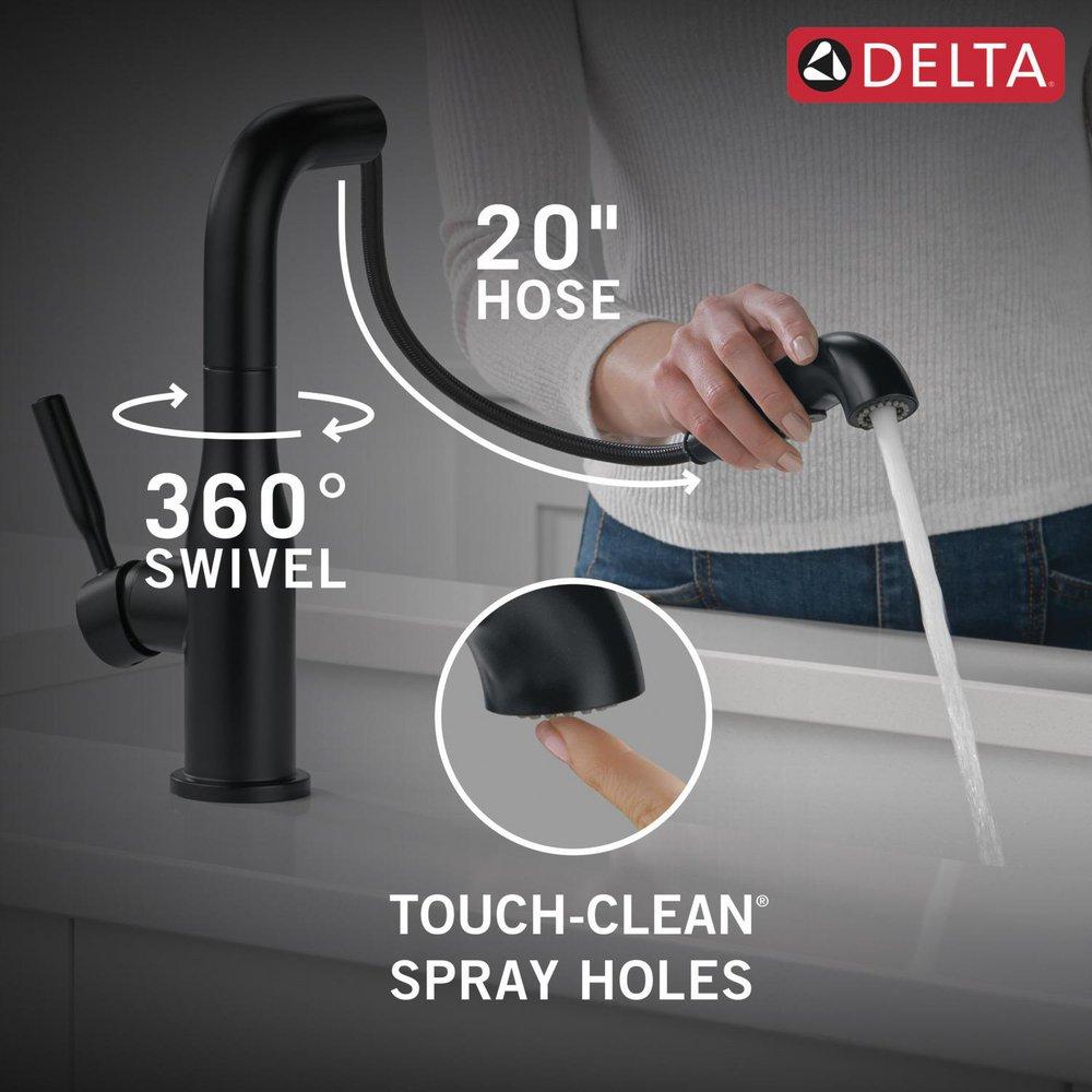 Single Handle Pull Out Kitchen Faucet in Matte Black 