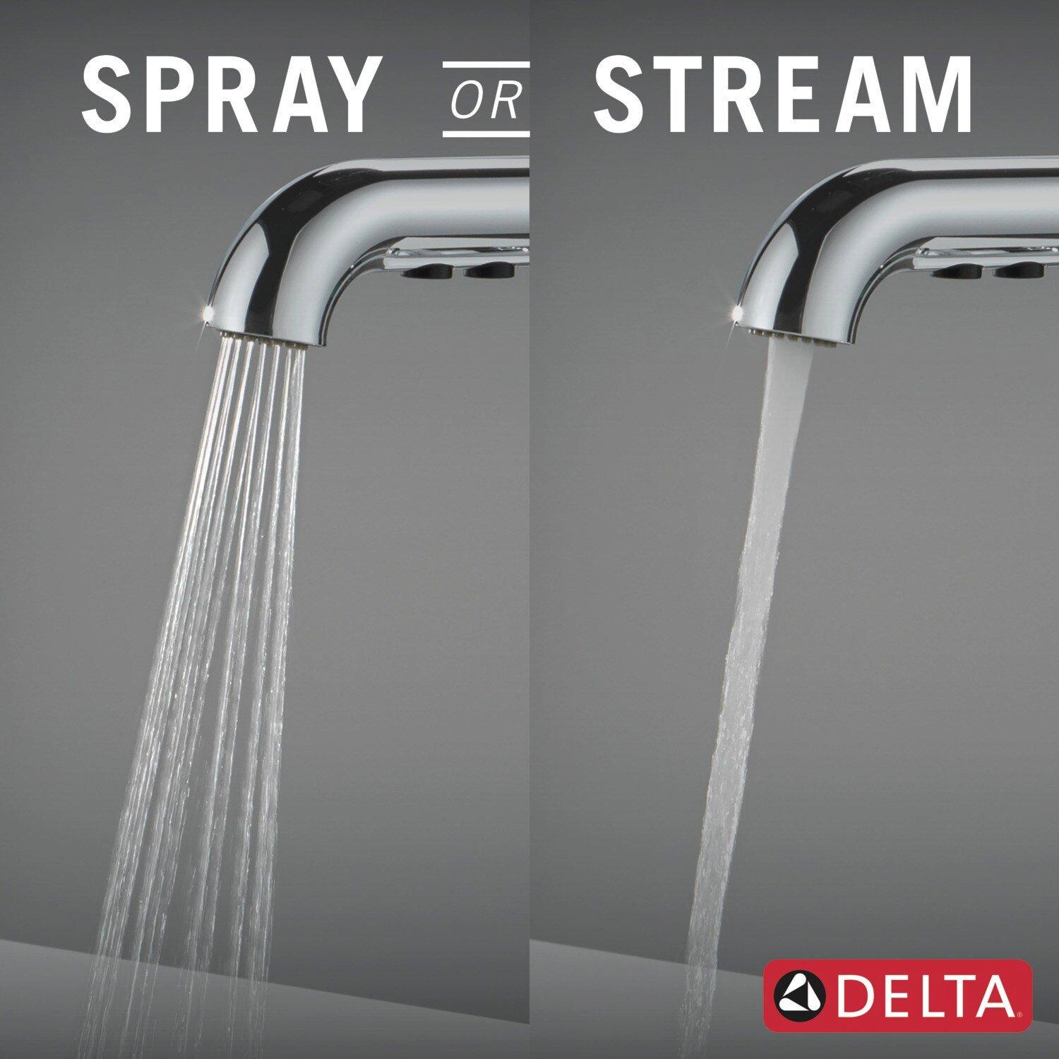 Single Handle Pull Out Kitchen Faucet in Chrome 
