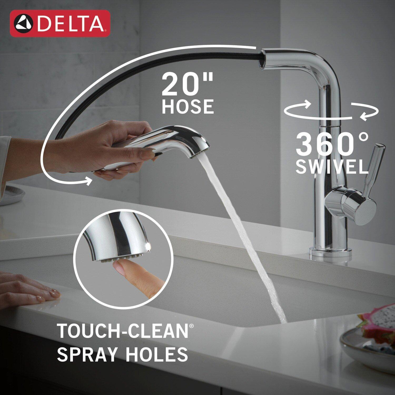 Single Handle Pull Out Kitchen Faucet in Chrome 