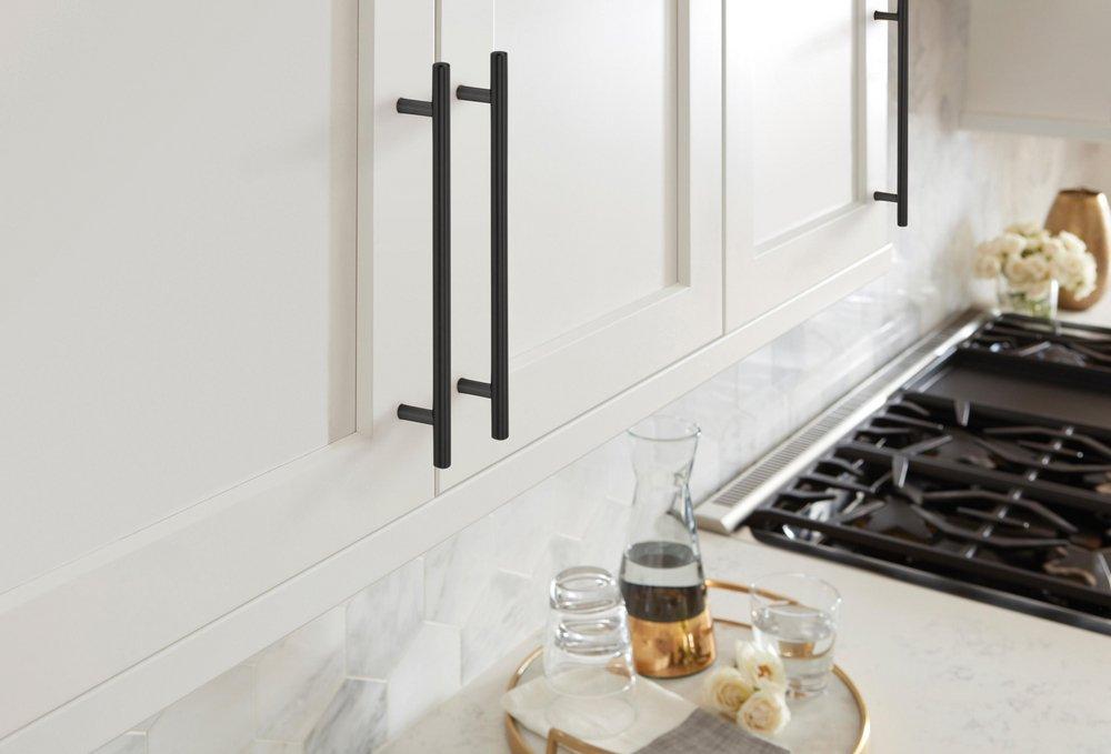 BAR PULLS 7-9/16 (192MM) CENTER-TO-CENTER MATTE BLACK CABINET PULL 