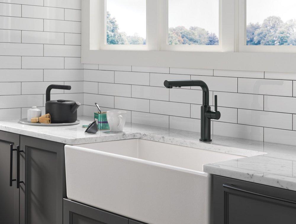 DELTA DANERI PULL-OUT KITCHEN FAUCET 