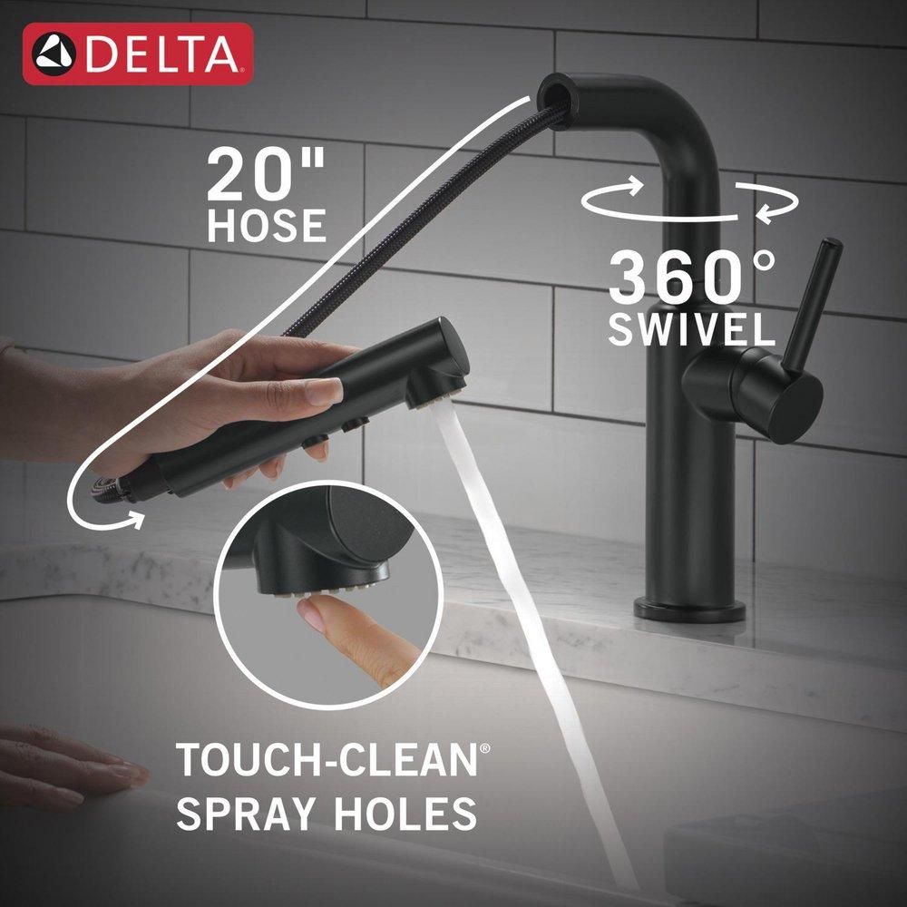 Single Handle Pull Out Kitchen Faucet in Matte Black 
