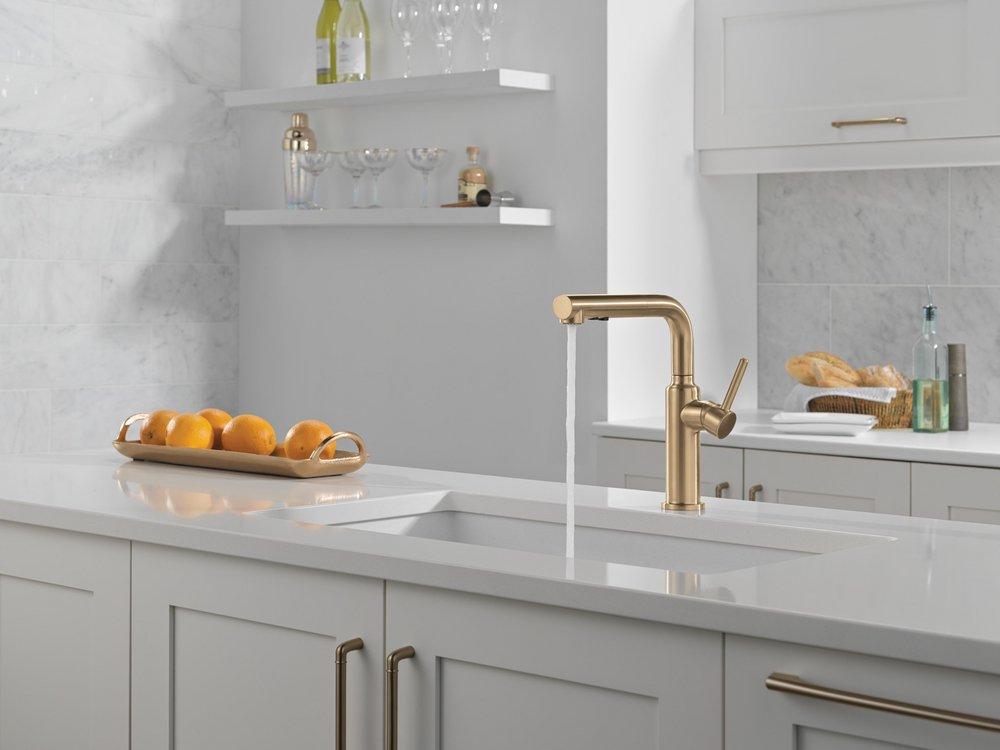 Single Handle Pull Out Kitchen Faucet in Champagne Bronze 