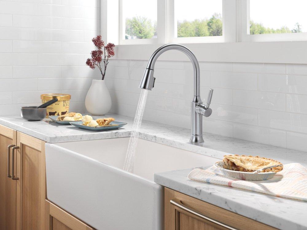 DELTA RENALDI SINGLE HANDLE PULL-DOWN KITCHEN FAUCET 