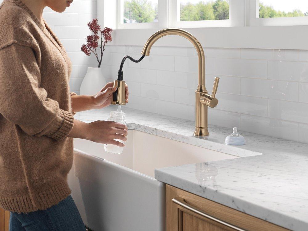 Single Handle Pull Down Kitchen Faucet in Champagne Bronze 