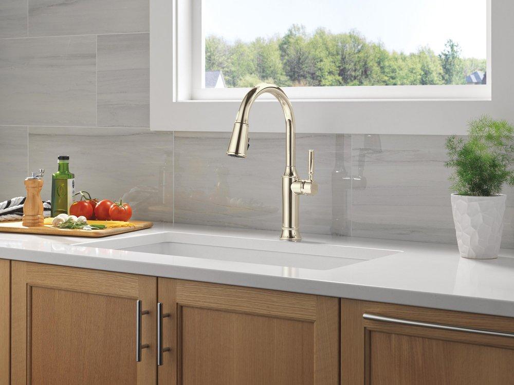 Single Handle Pull Down Kitchen Faucet in Arctic Stainless 