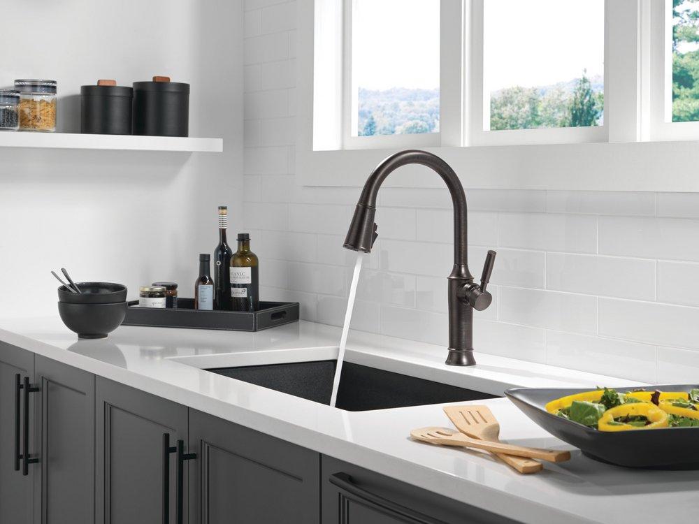 DELTA RENALDI SINGLE HANDLE PULL-DOWN KITCHEN FAUCET 