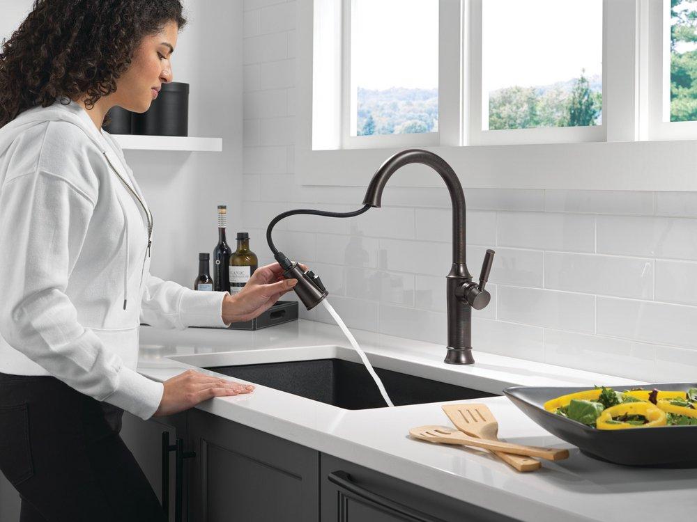 Single Handle Pull Down Kitchen Faucet in Venetian Bronze 