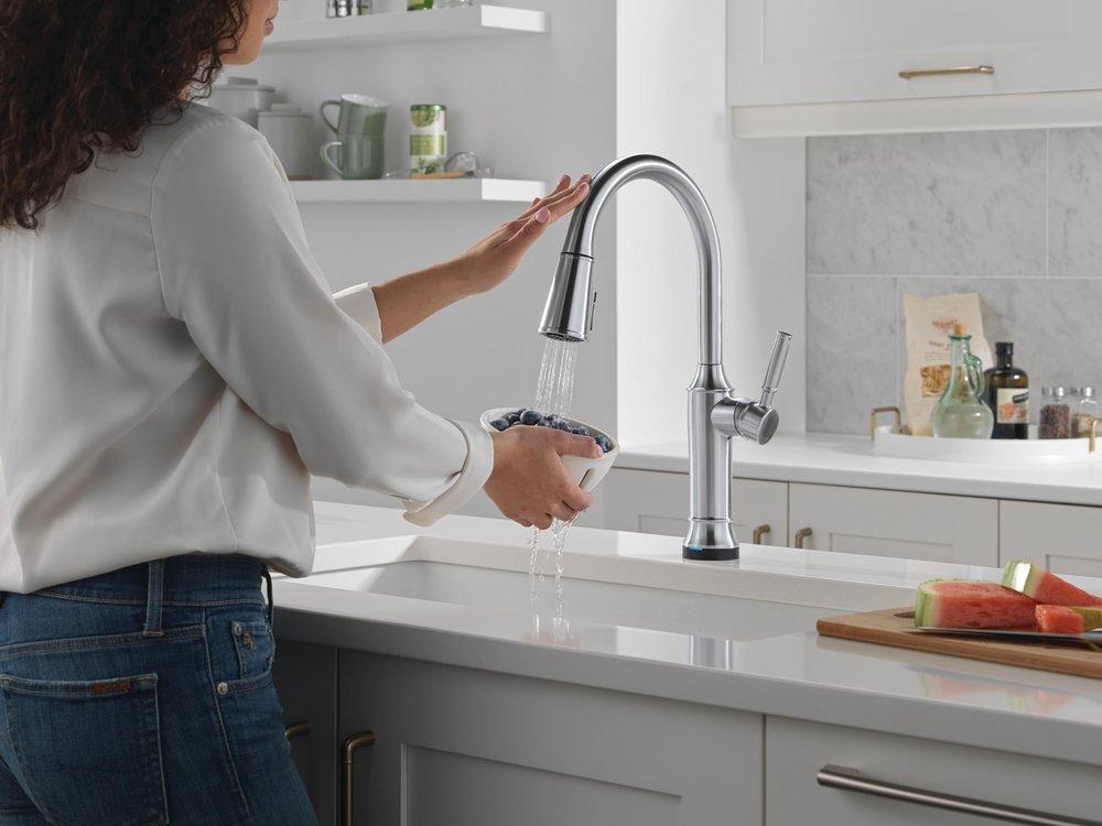 Single Handle Pull Down Touchless Kitchen Faucet in Arctic Stainless 