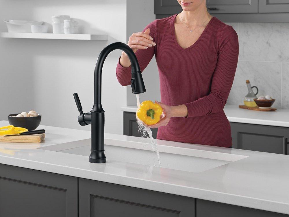 DELTA RENALDI TOUCH2O KITCHEN FAUCET WITH TOUCHLESS TECHNOLOGY 