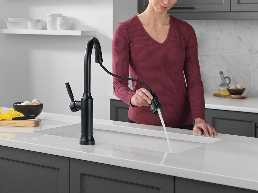 Single Handle Pull Down Touchless Kitchen Faucet in Matte Black 