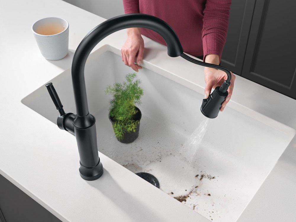 Single Handle Pull Down Touchless Kitchen Faucet in Matte Black 
