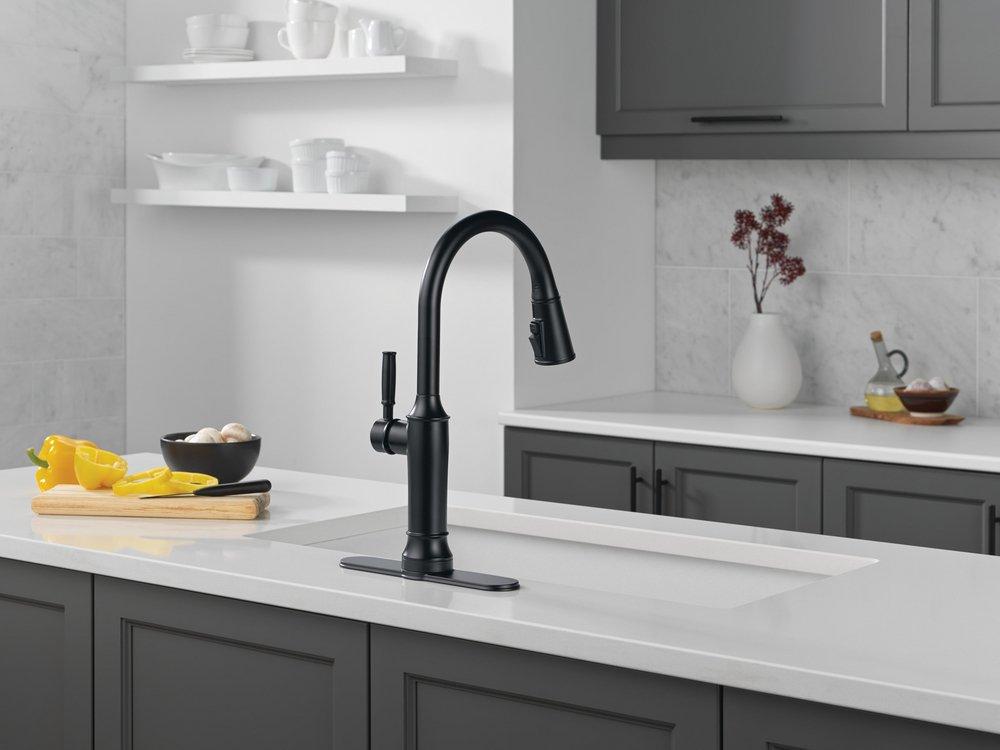 Single Handle Pull Down Touchless Kitchen Faucet in Matte Black 