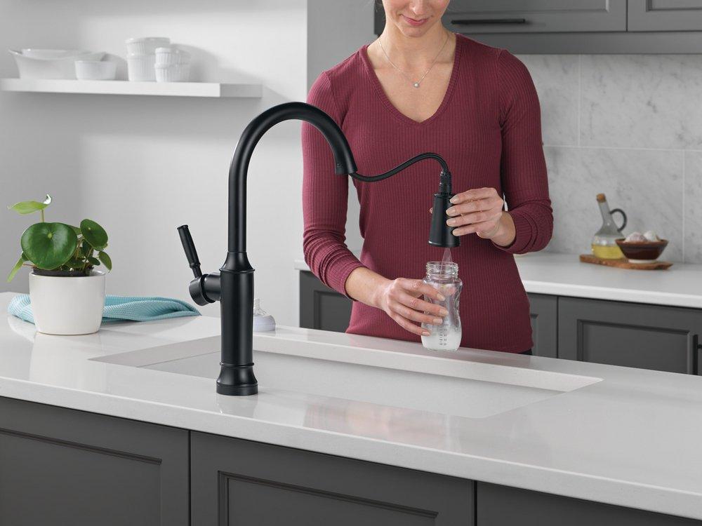 Single Handle Pull Down Touchless Kitchen Faucet in Matte Black 
