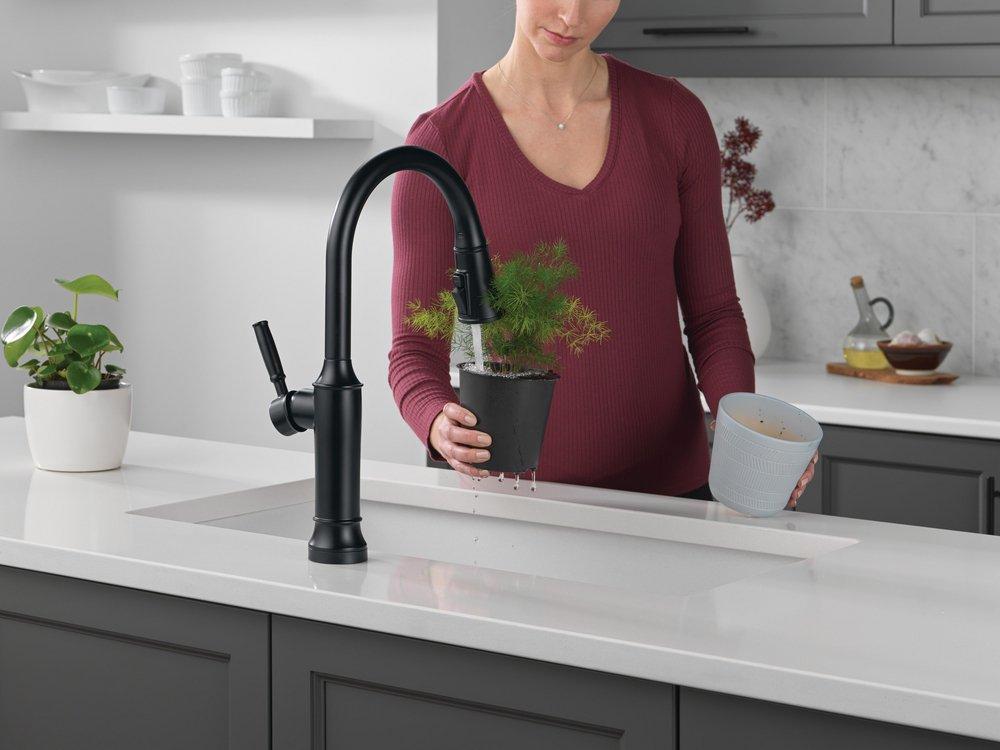 Single Handle Pull Down Touchless Kitchen Faucet in Matte Black 