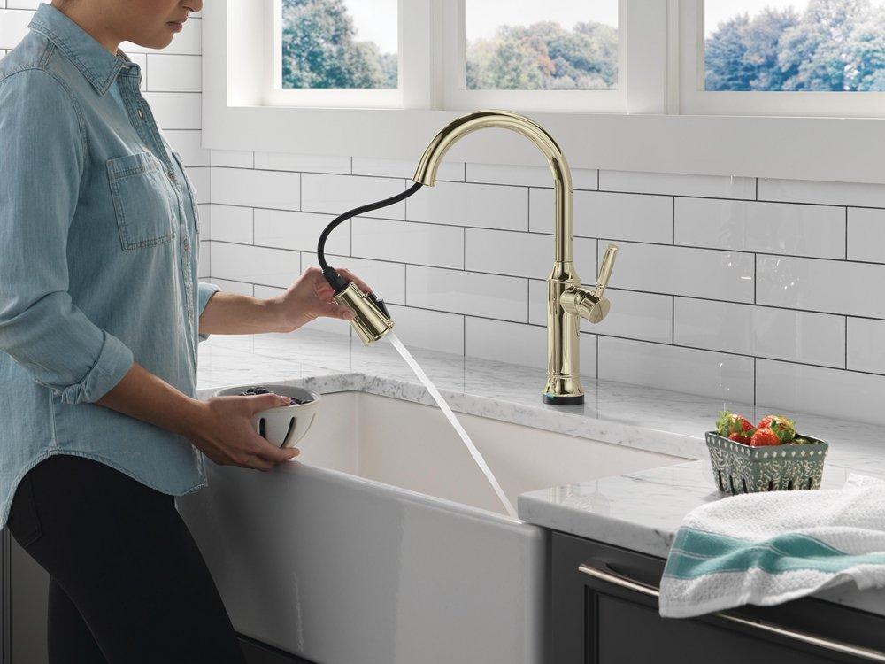 Single Handle Pull Down Touchless Kitchen Faucet in Arctic Stainless 