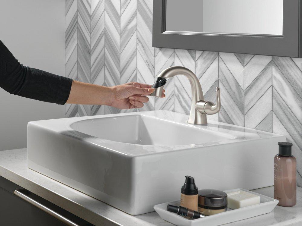 DELTA ARVO SINGLE HANDLE PULL-DOWN BATHROOM FAUCET 