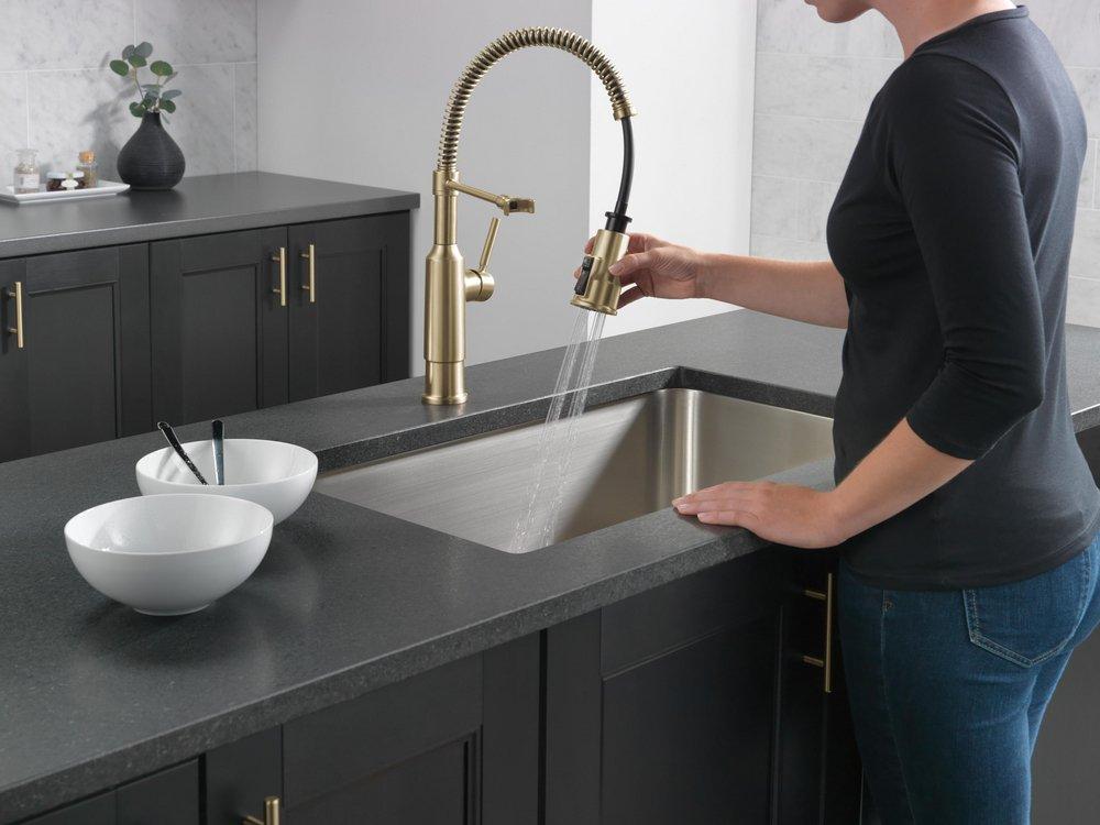 Single Handle Pull Down Kitchen Faucet in Champagne Bronze 