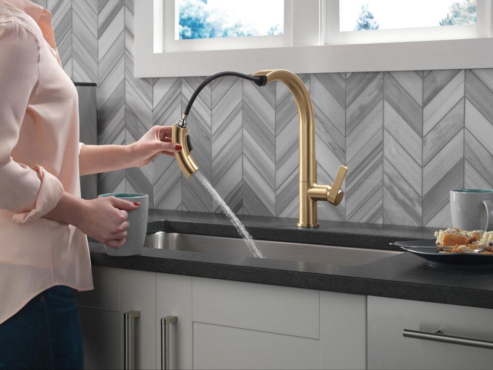 Single Handle Pull Down Kitchen Faucet in Champagne Bronze 