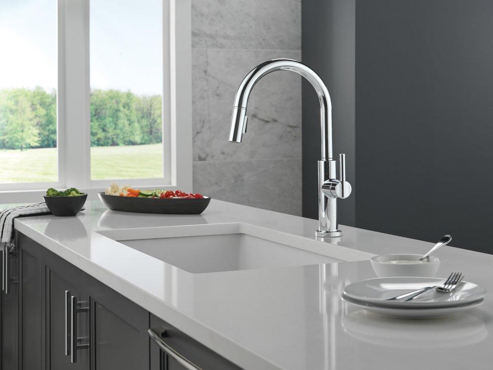 Single Handle Pull Down Kitchen Faucet in Chrome 