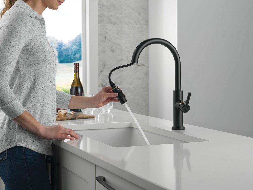 Single Handle Pull Down Kitchen Faucet in Matte Black with Champagne Bronze 