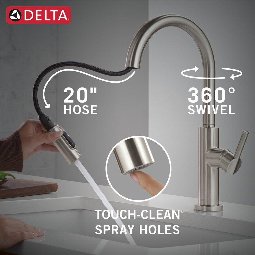 Single Handle Pull Down Kitchen Faucet in Stainless 