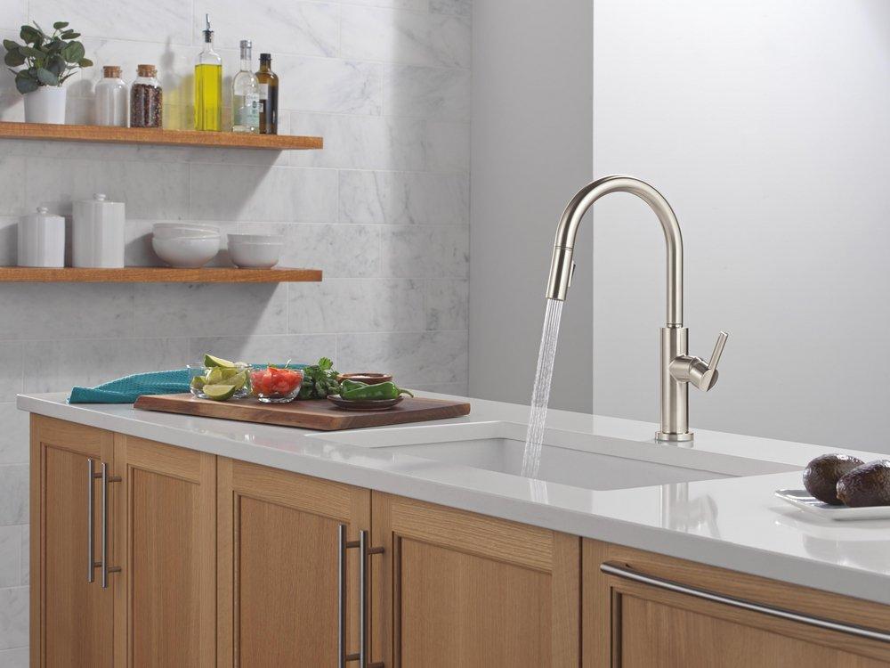 Single Handle Pull Down Kitchen Faucet in Stainless 