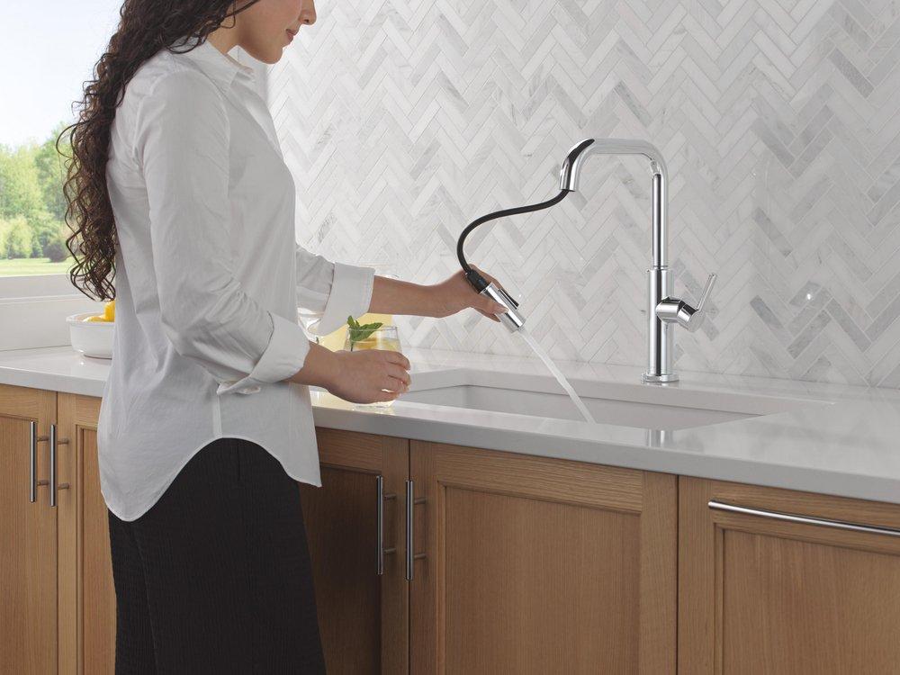 Single Handle Pull Down Kitchen Faucet with Side Spray in Chrome 