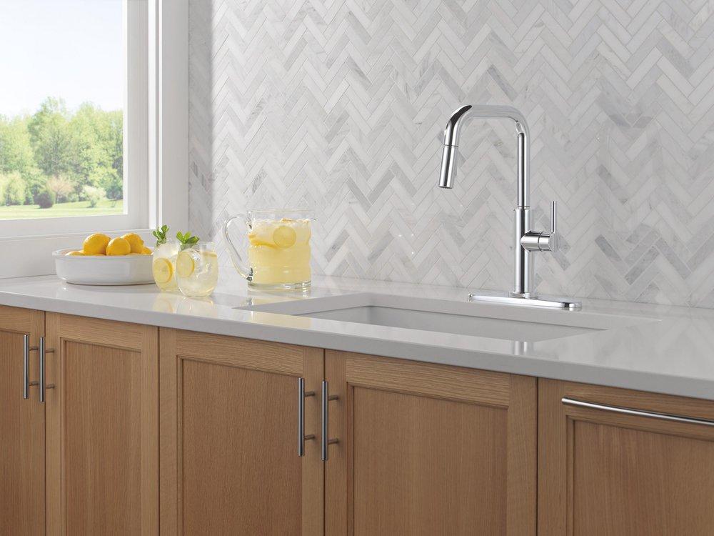 Single Handle Pull Down Kitchen Faucet with Side Spray in Chrome 